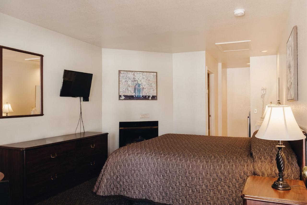 Vintage Lakeside Inn Big Bear Lake Bagian luar foto
